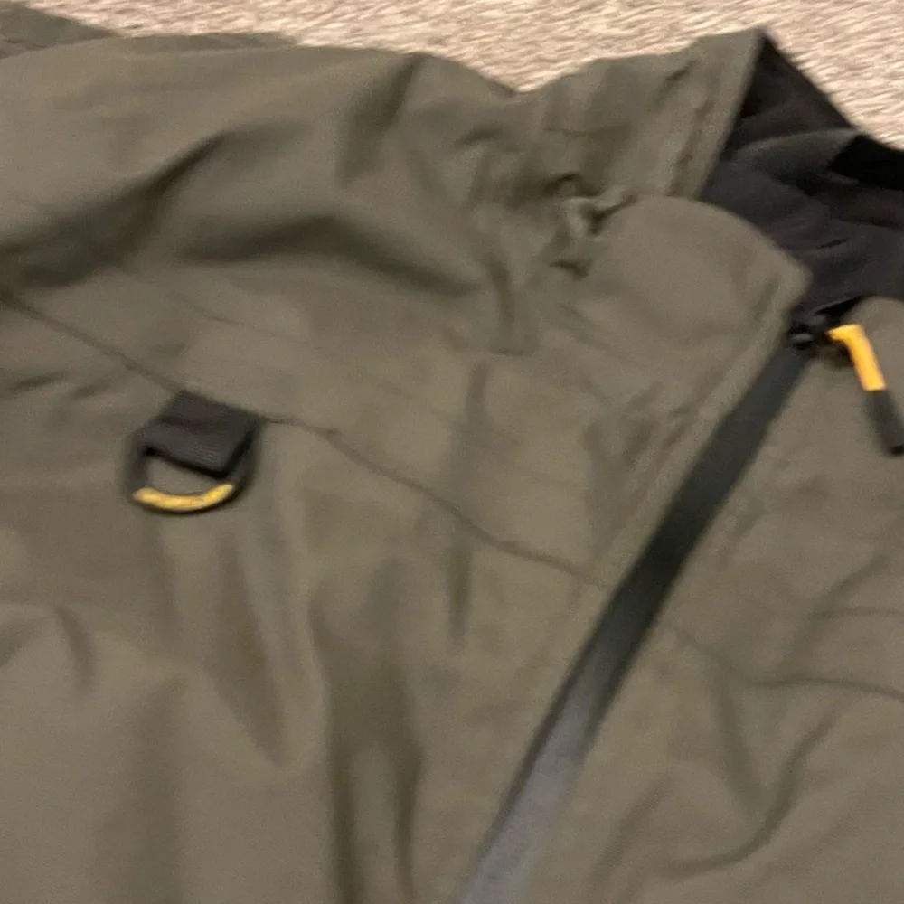 Men's Olive Jacket 
  
Caterpillar Lightweight Insulated Jacket 3851 - Picture 5 of 6